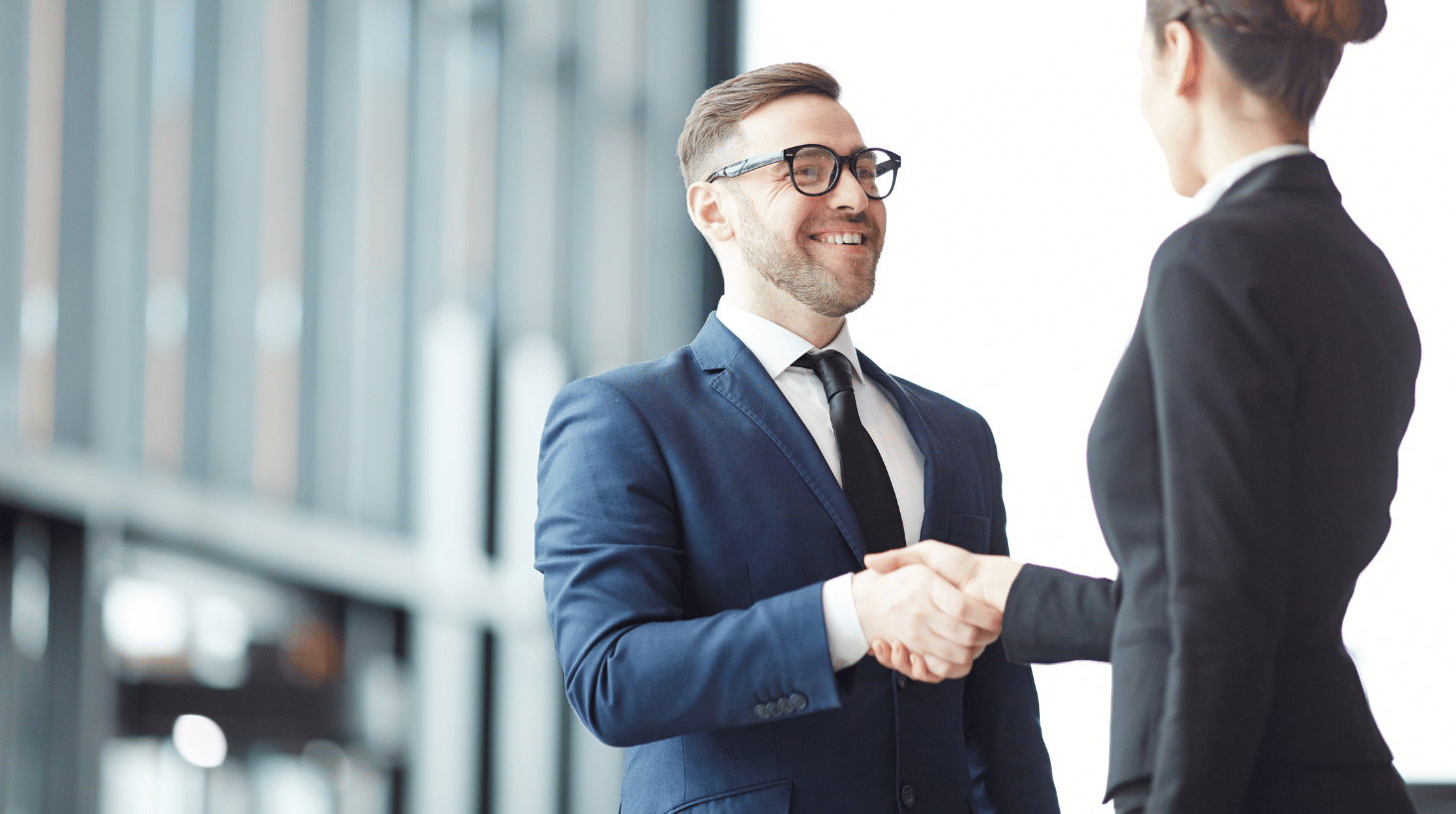 Zatrudnienie obcokrajowca krok po kroku – jakie dokumenty przygotować?