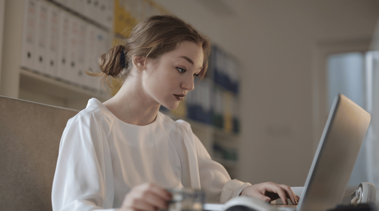 Jak sprawdzić status podatnika VAT? Przewodnik po przepisach