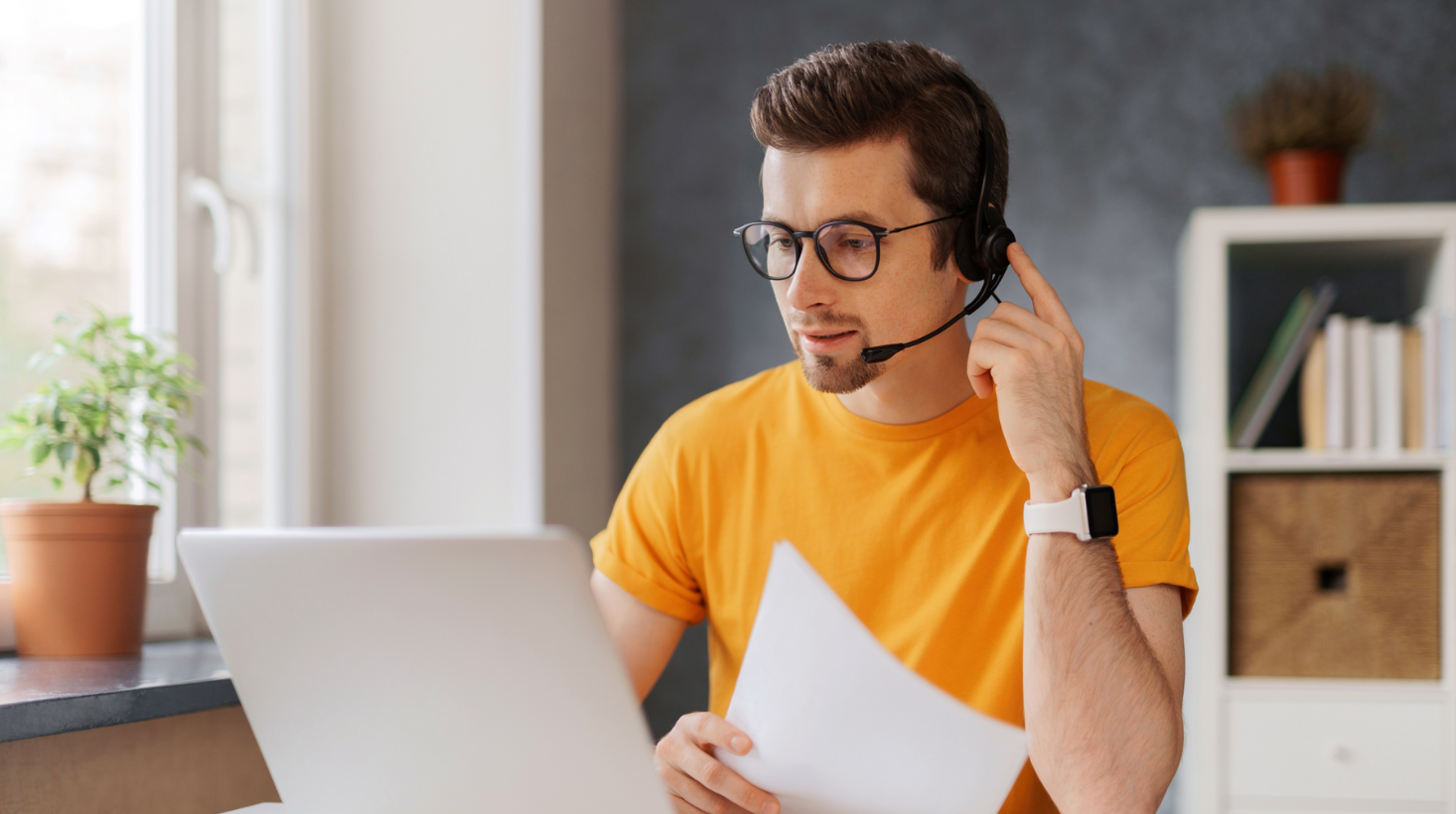 Praca zdalna 2024: jaką przyszłość ma praca zdalna i hybrydowa? Wady i zalety dla pracodawcy