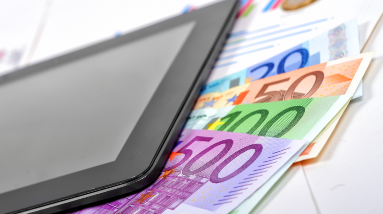 Dotacje na cyfryzację dla samorządów i administracji publicznej – sprawdź, skąd można dostać fundusze