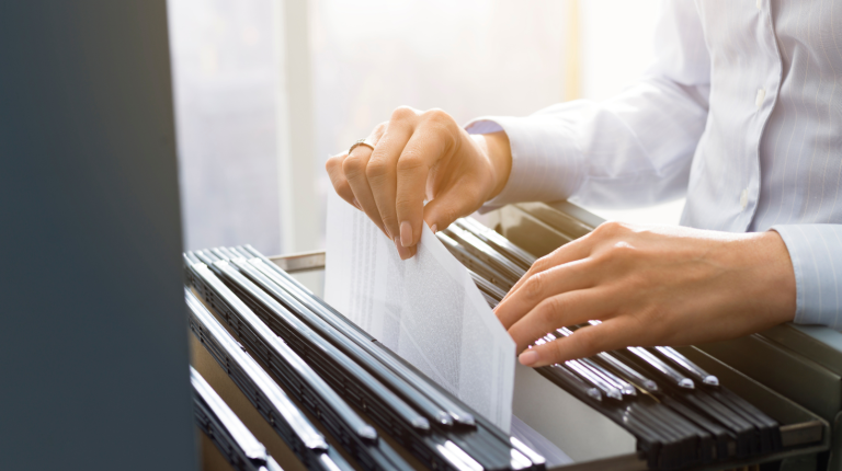 Jak enova365 ułatwia zarządzanie dokumentami w urzędzie? 