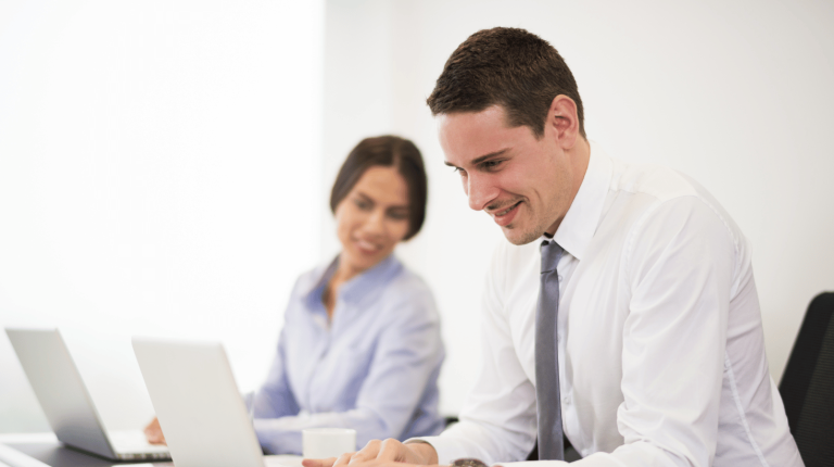 Automatyzacja pracy biurowej – technologie, przykłady i korzyści 